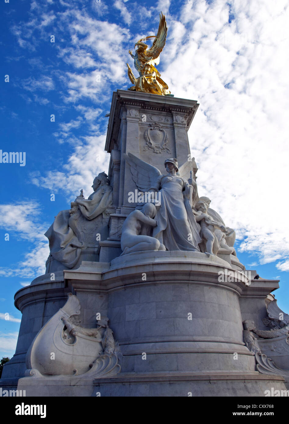 Das Victoria Memorial im Zentrum der Gärten der Königin vor Buckingham Palace, Queen Victoria gewidmet. Stockfoto