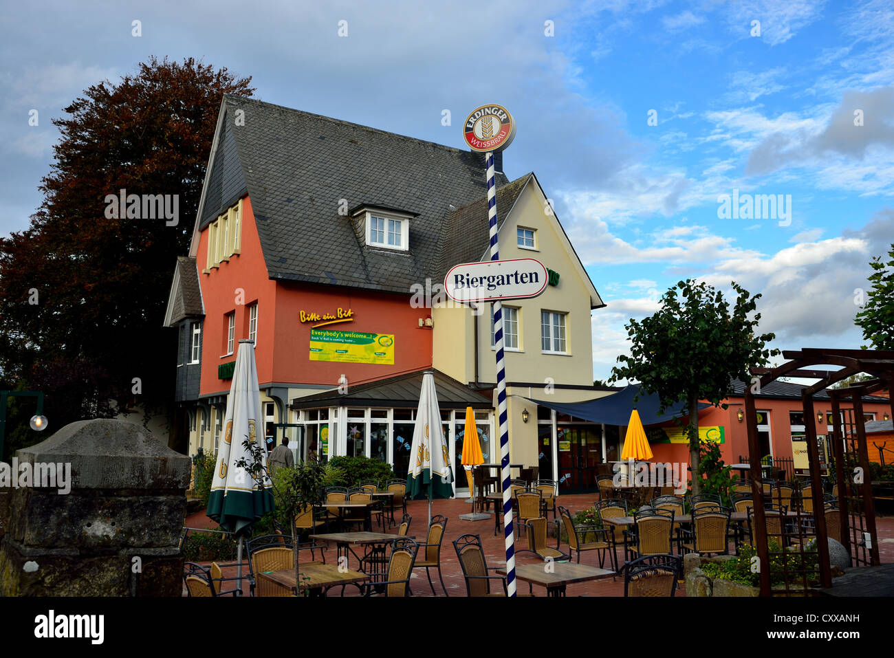 Ein Biergarten in der kleinen Stadt Bad Bentheim, Westdeutschland. Stockfoto