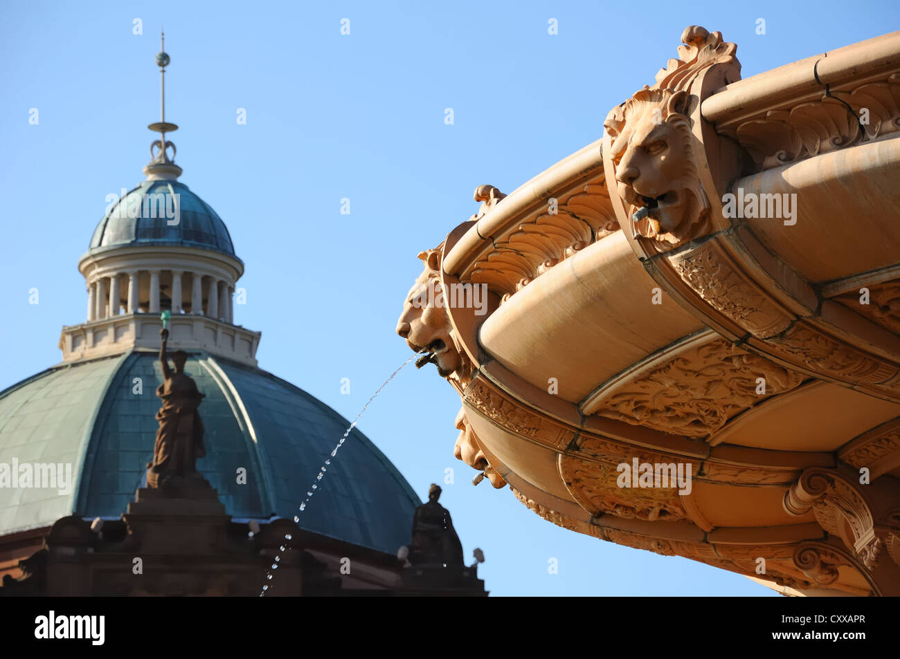 Die Terrakotta-Brunnen und Peoples Palace Stockfoto