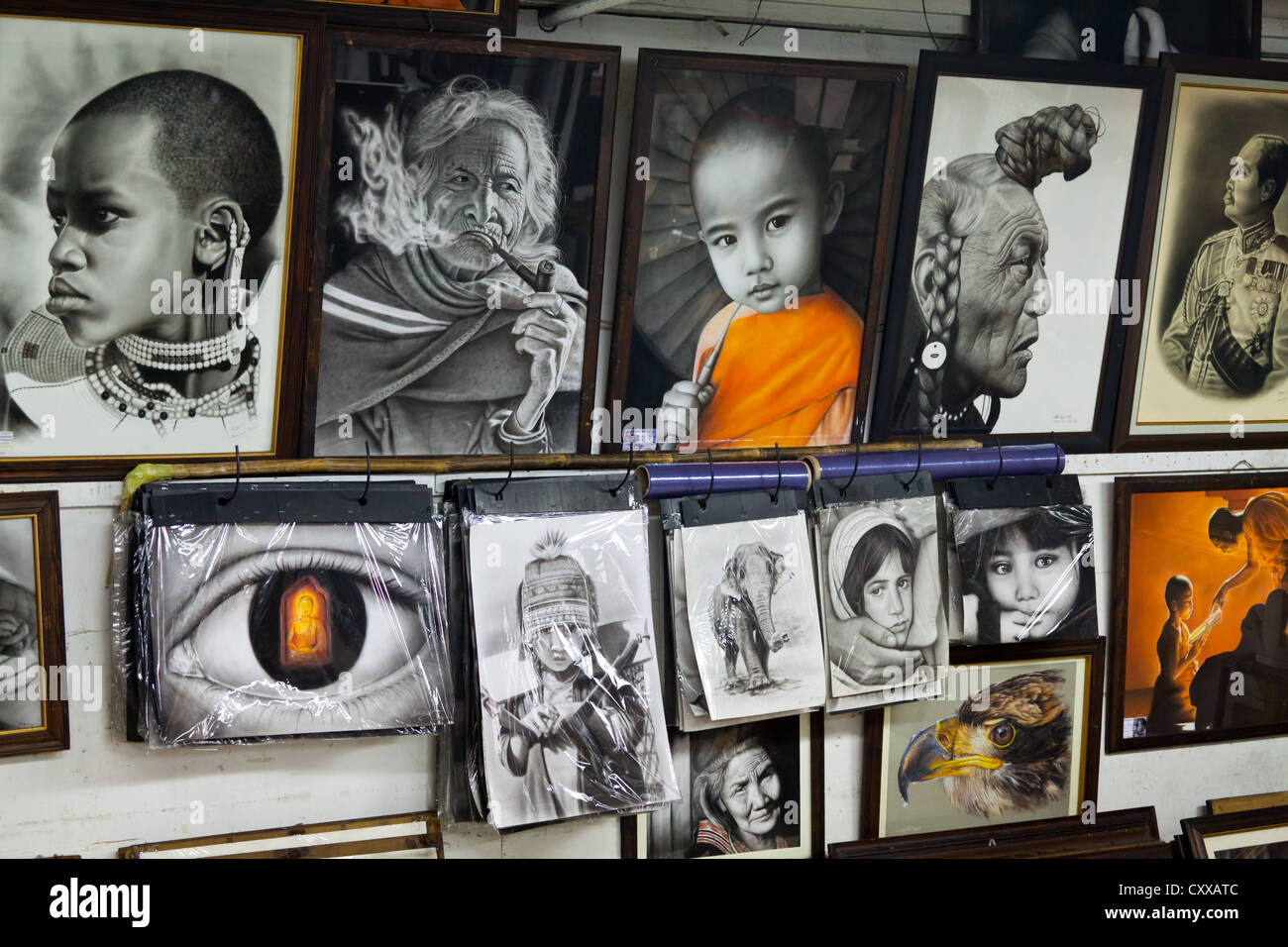 Gemälde von Straßenkünstlern auf Verkauf in Chiang Mai, Thailand Stockfoto