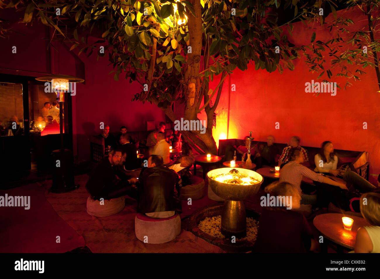 Comptoir Restaurant mit Bauchtänzerinnen Marrakesch Marokko Stockfoto