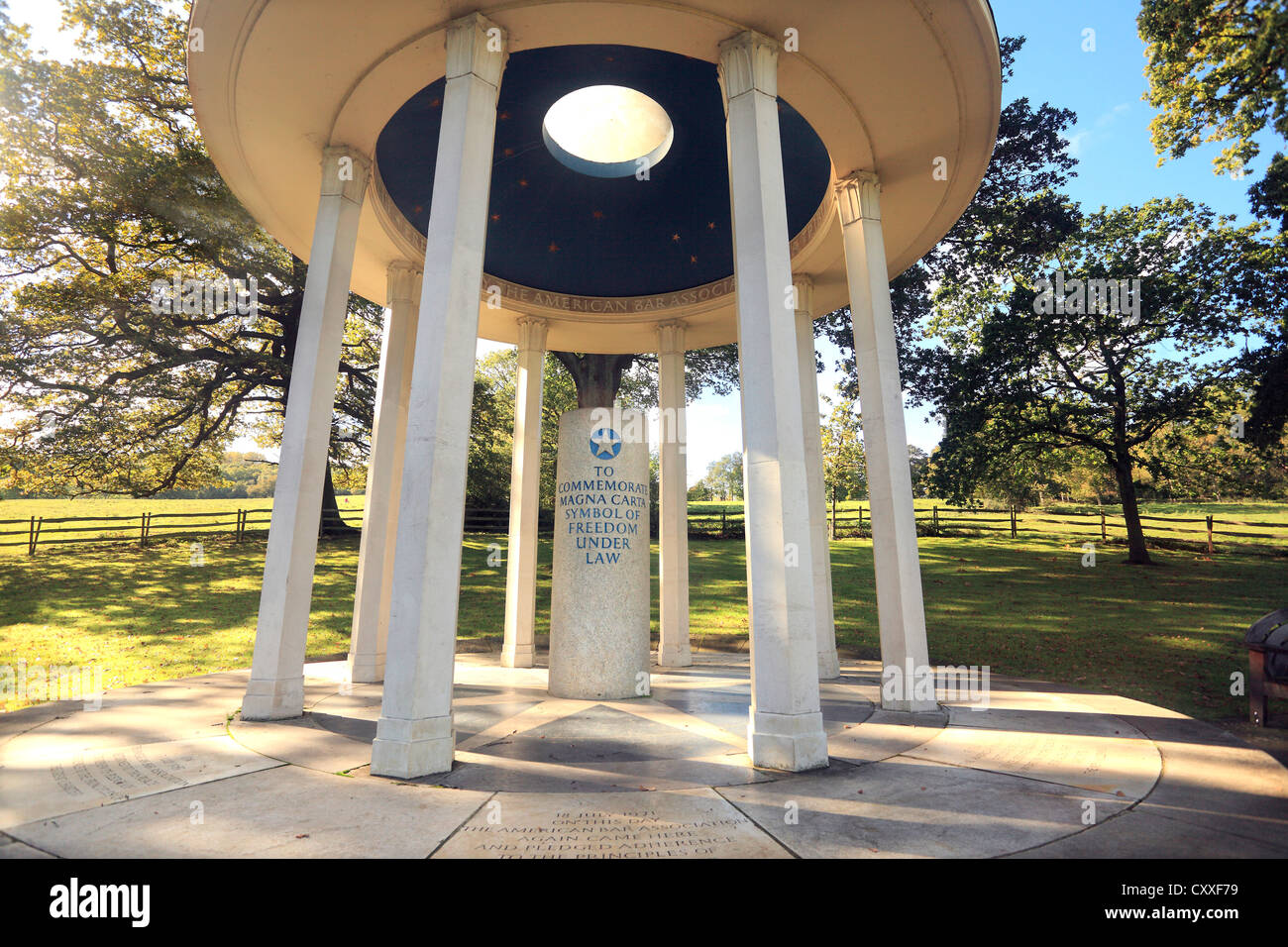 Magna Carta Denkmal an Runnymede Surrey in England. Stockfoto