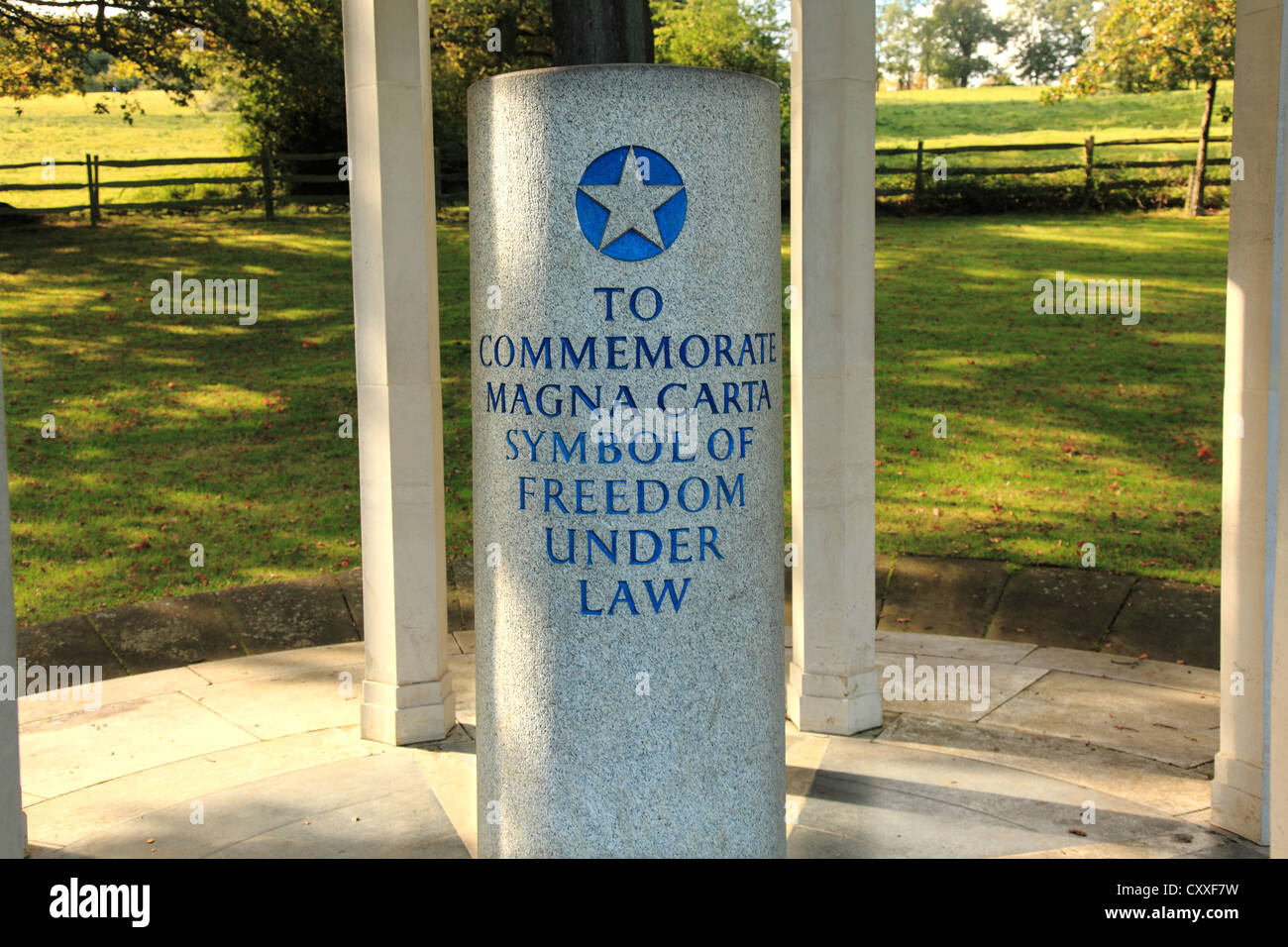 Magna Carta Denkmal an Runnymede Surrey in England. Stockfoto