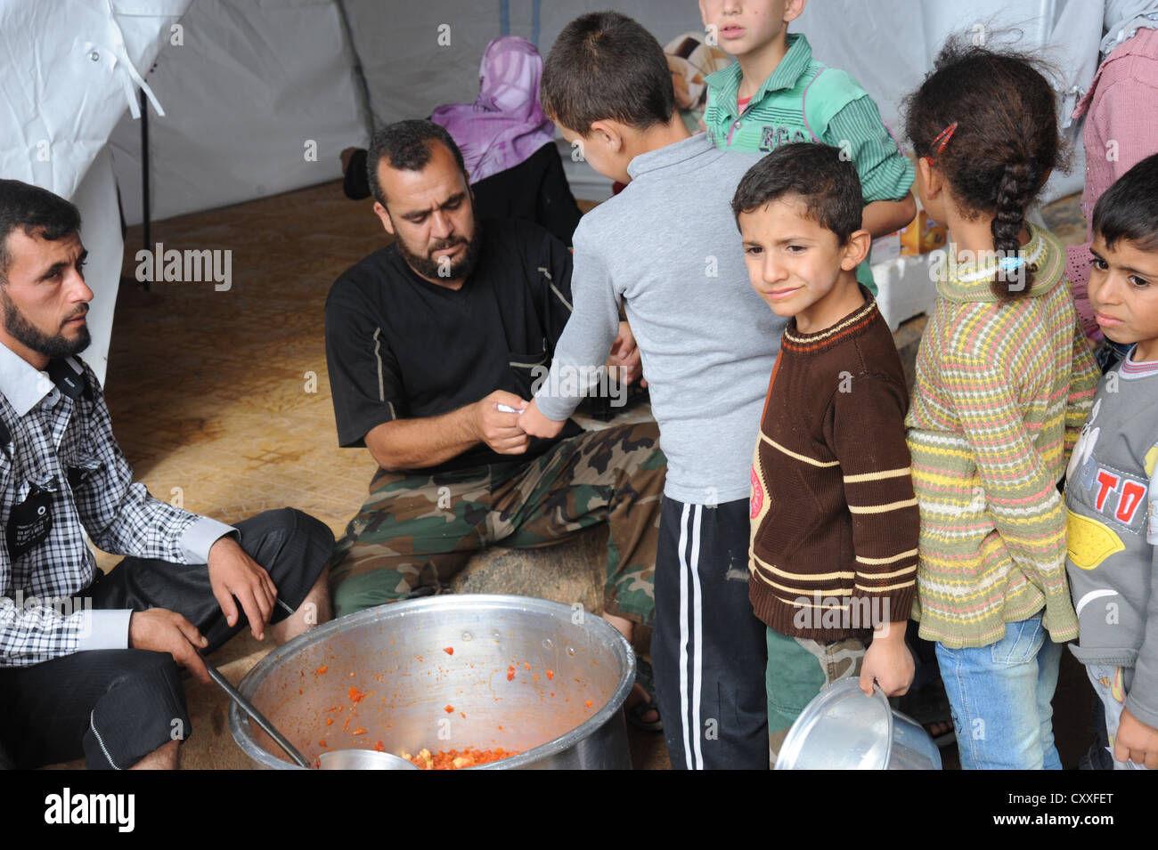 Syrische Flüchtlinge in einem Flüchtlingslager an der syrisch-türkischen Grenze in der Nähe von Azaz, Syrien, 5. Oktober 2012. Die behelfsmäßigen Flüchtlingslager ist Stockfoto
