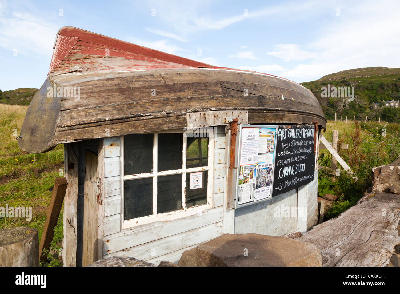 A Schuppen mit einem umgedrehten Boot für ein Dach, Calgary, Isle of Mull, Argyll und Bute, Inneren Hebriden, Schottland, UK Stockfoto