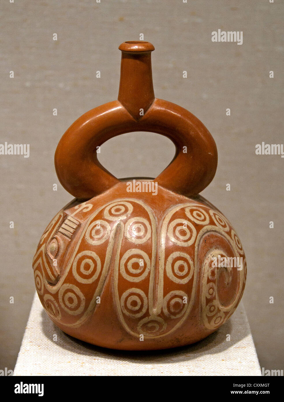 Flasche mit Schlange 2. – 5. Jahrhundert Peru peruanischer Moche-20 cm Stockfoto