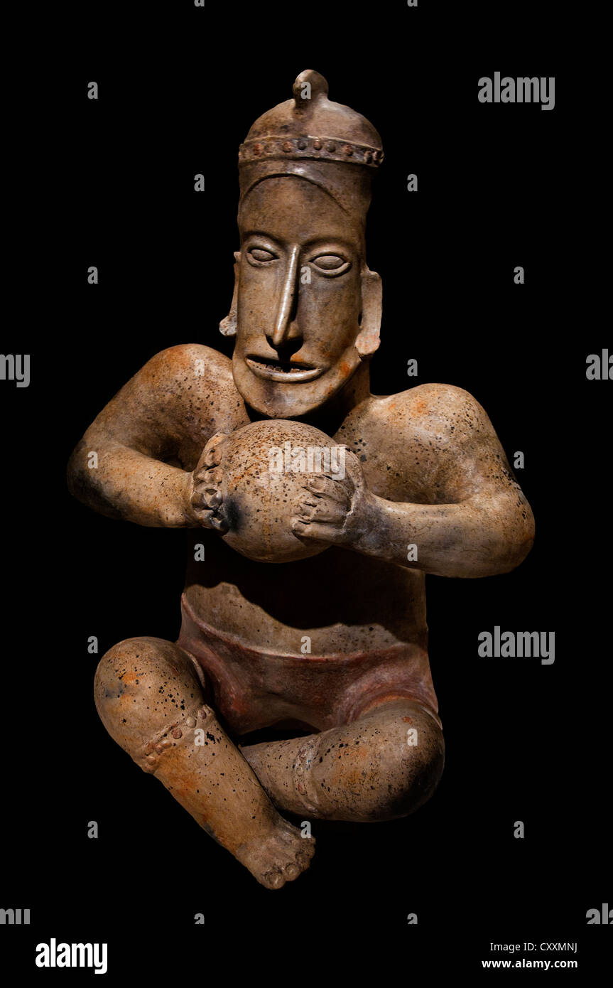 Sitzende Ballplayer 1. Jahrhundert BC 3. Jahrhundert Mexiko Mittelamerika Jalisco Ameca Etzatlán Keramik 50 cm Stockfoto