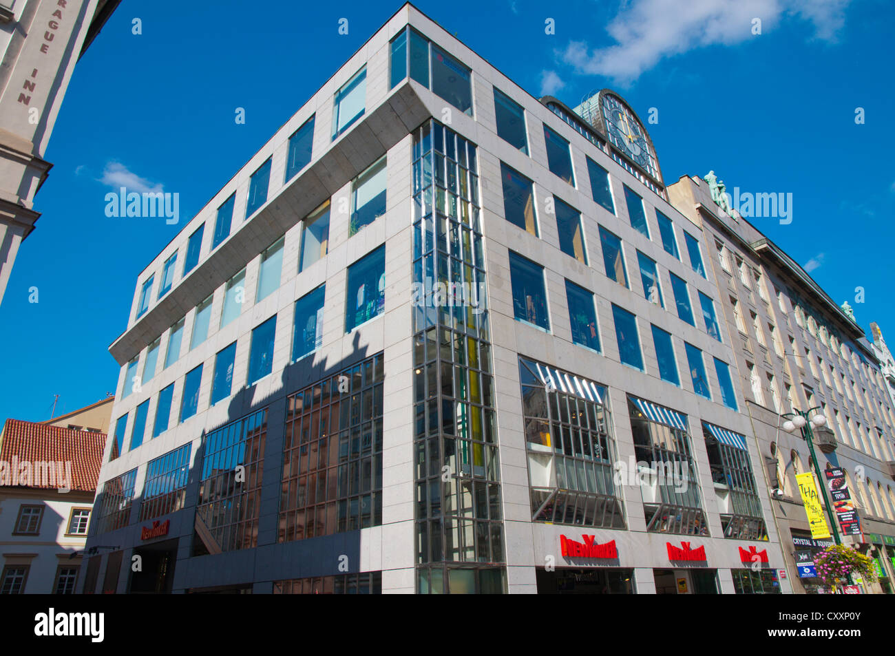 CKD Verwaltungsgebäude Na Mustku (1983) jetzt Houing Yorker Mode Kettengeschäft Vaclavske Namesti Prag Tschechische Republik Stockfoto
