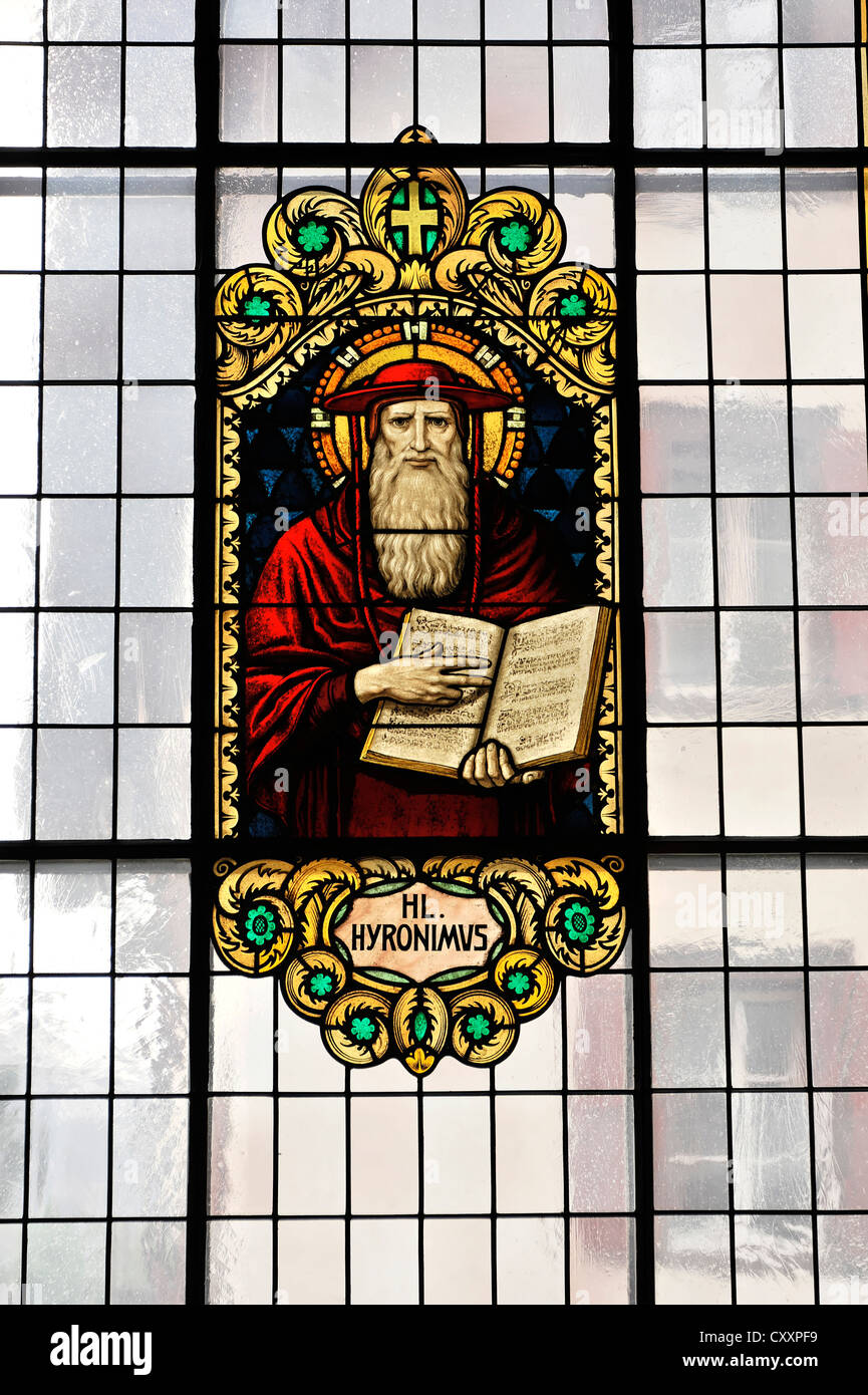 Bunte Glasfenster, christliche Motiv, Kirche St. Mauritius, Zermatt, Kanton  Valais, Schweizer Alpen, Schweiz Stockfotografie - Alamy