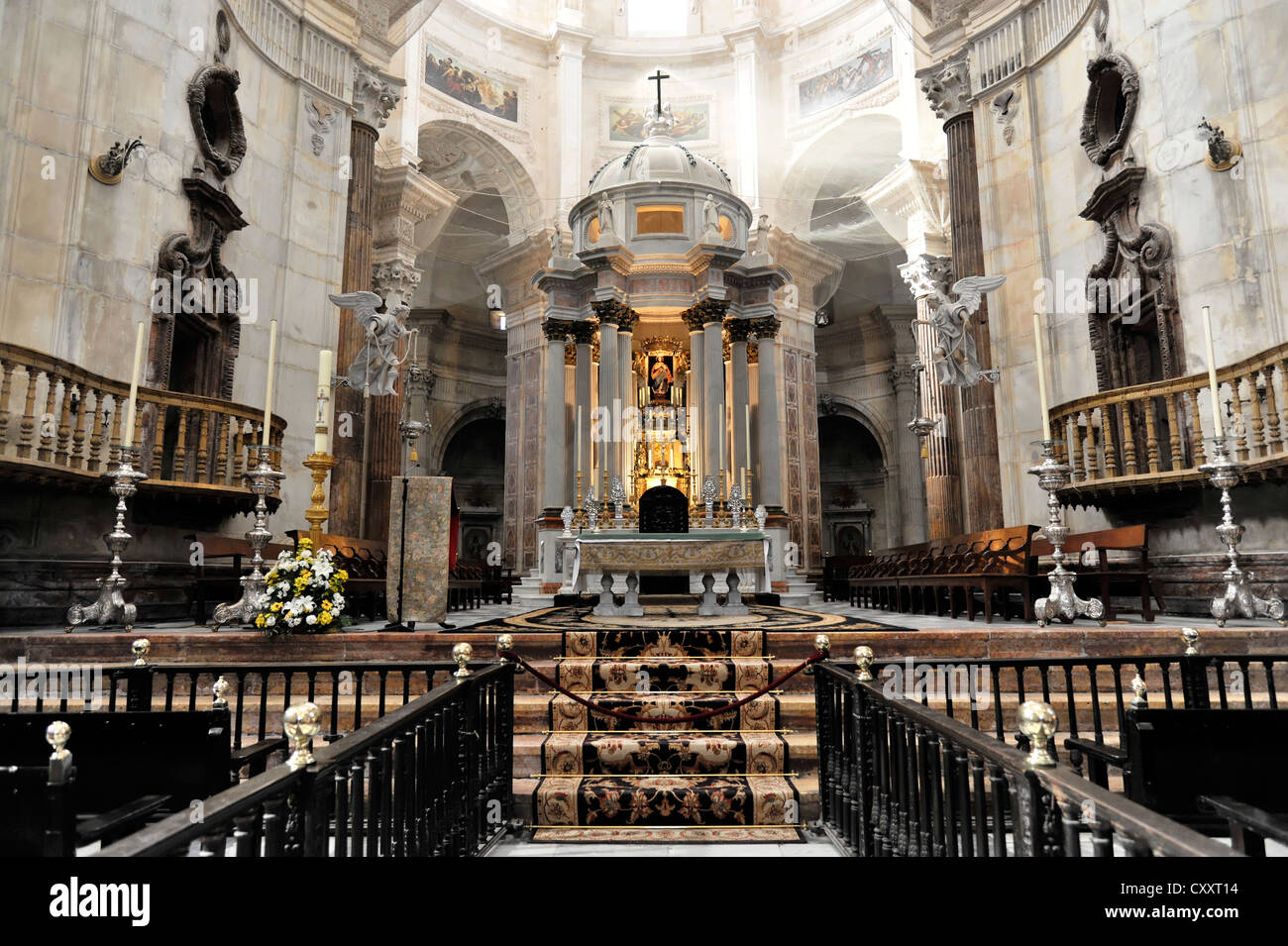 Innenansicht, Altarraum, Catedral Nueva, neuer Dom, Baubeginn im Jahre 1722, Cádiz, Andalusien, Spanien, Europa Stockfoto