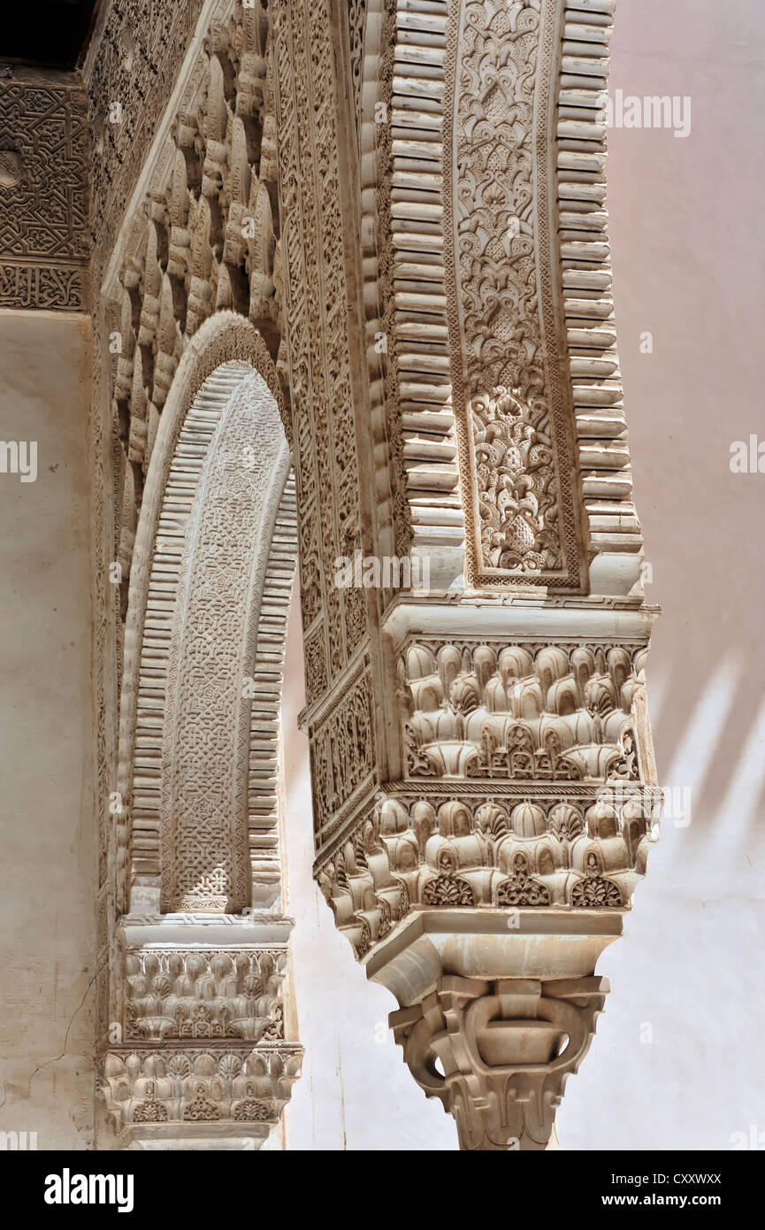 Kunstvolle Steinmetzarbeiten, Alhambra, Granada, Andalusien, Spanien, Europa Stockfoto