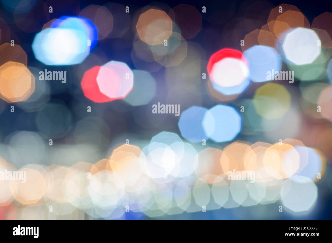 Flare-Farblicht als fuzzy, abstrakte Lichtpunkte mit farbigem Objektiv Stockfoto