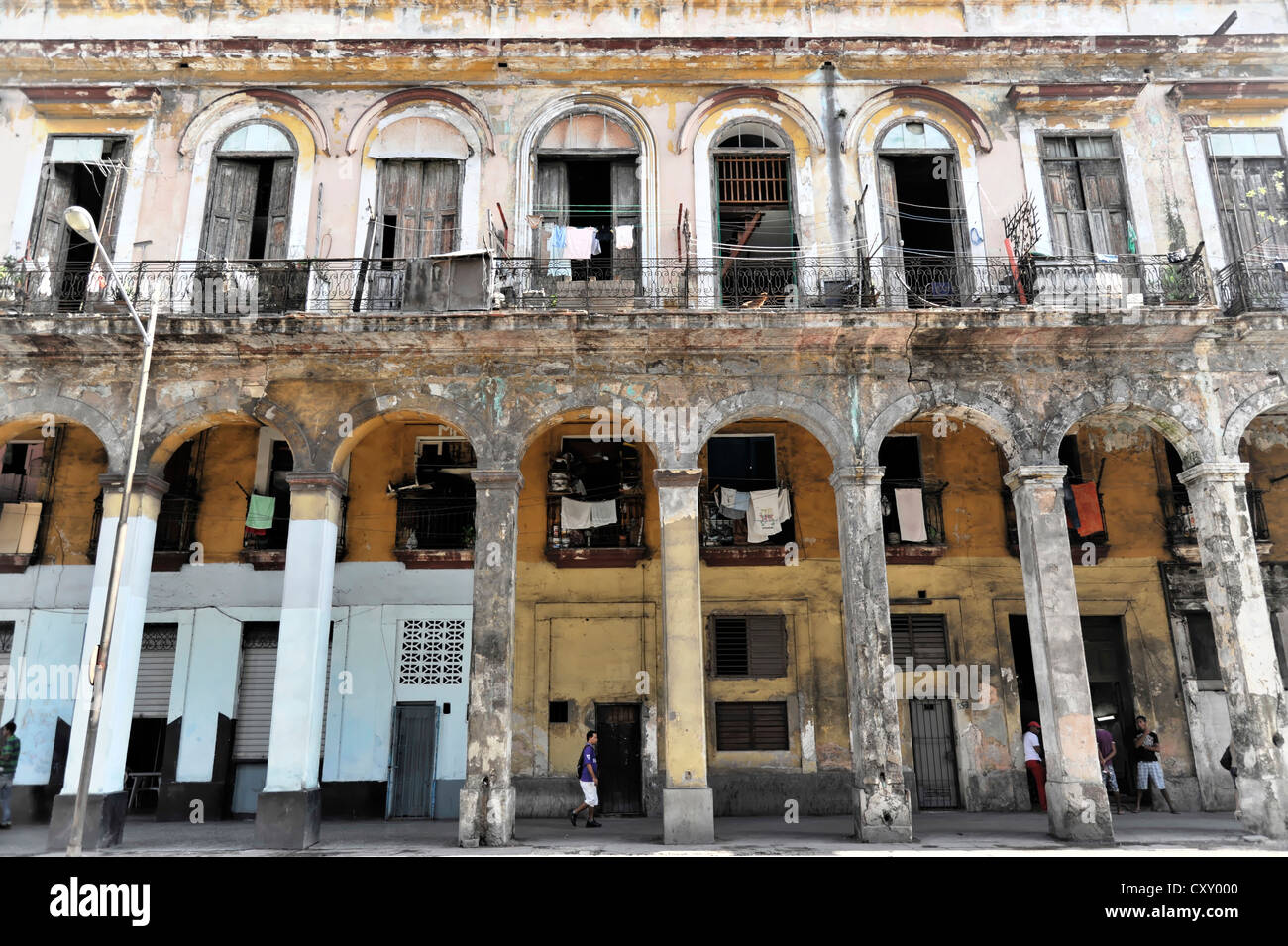 Historische, marode Fassade im Zentrum von Havanna, Centro Habana, Cuba, große Antillen, Mittelamerika, Amerika Stockfoto