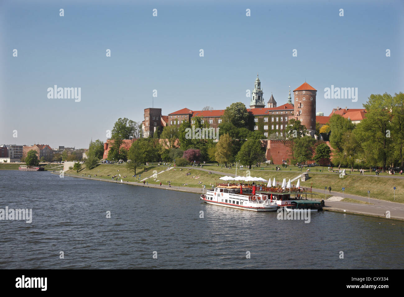 Ausflugsschiff auf dem Vistula Fluß, Wawel, Krakau, Polen, Europa Stockfoto