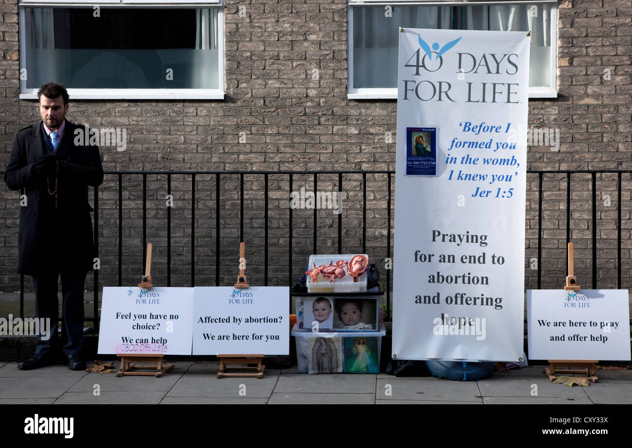 Christliche Kampagne Anti-Abtreibungs-Gebetsvigil außerhalb Geburtenkontrolle Klinik in London Stockfoto