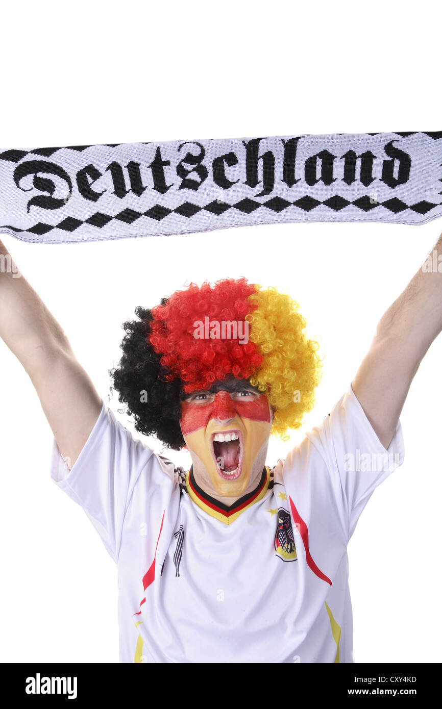 Fußball-Fan mit ihrem Gesicht gemalt und das Tragen einer Perücke in den deutschen Nationalfarben, hält einen Unterstützer-Schal Stockfoto
