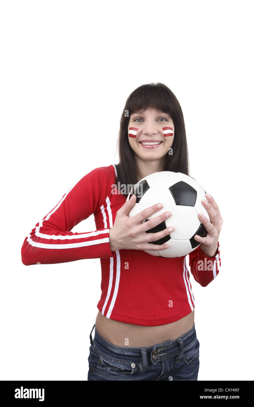 Junge Frau hält einen Ball, Fußball-Fan mit einem gemalten Gesicht,  österreichische Nationalflagge Stockfotografie - Alamy