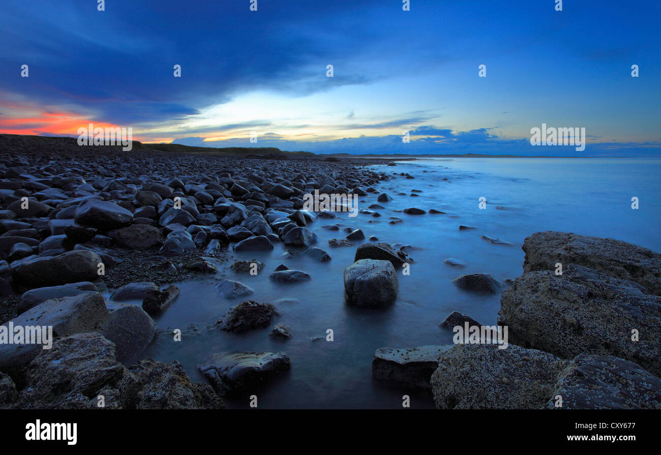 Abenddämmerung in Embleton Bay auf der Northumberland Küste, England, UK. Stockfoto