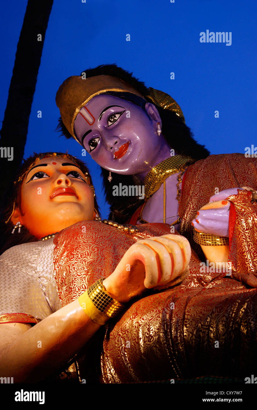 Gott Krishna und Radha lieben zusammen Szene aus Tempelfest schwebt in Kerala Indien Stockfoto