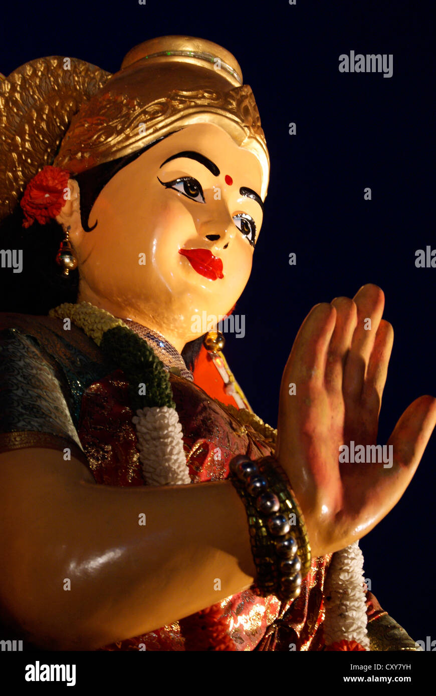 Hinduistische Göttin Sri Durga Devi Segen Skulptur auf die Prozession Tempelfest in Kerala, Indien Stockfoto
