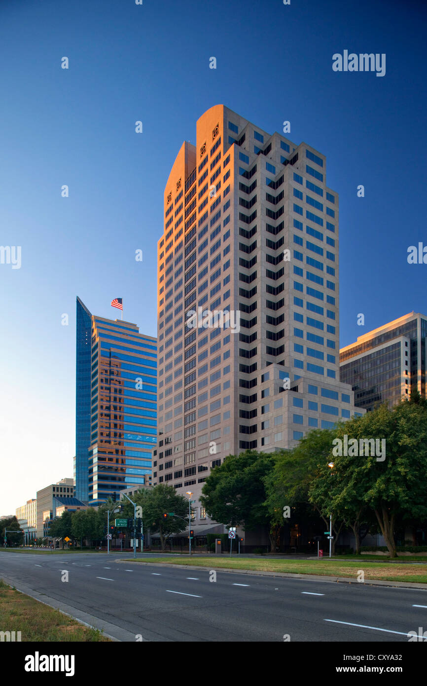 Wells Fargo Center, Bank im Westen und West-Amerika-Bank-Gebäude in der Innenstadt von Sacramento, CA. Stockfoto