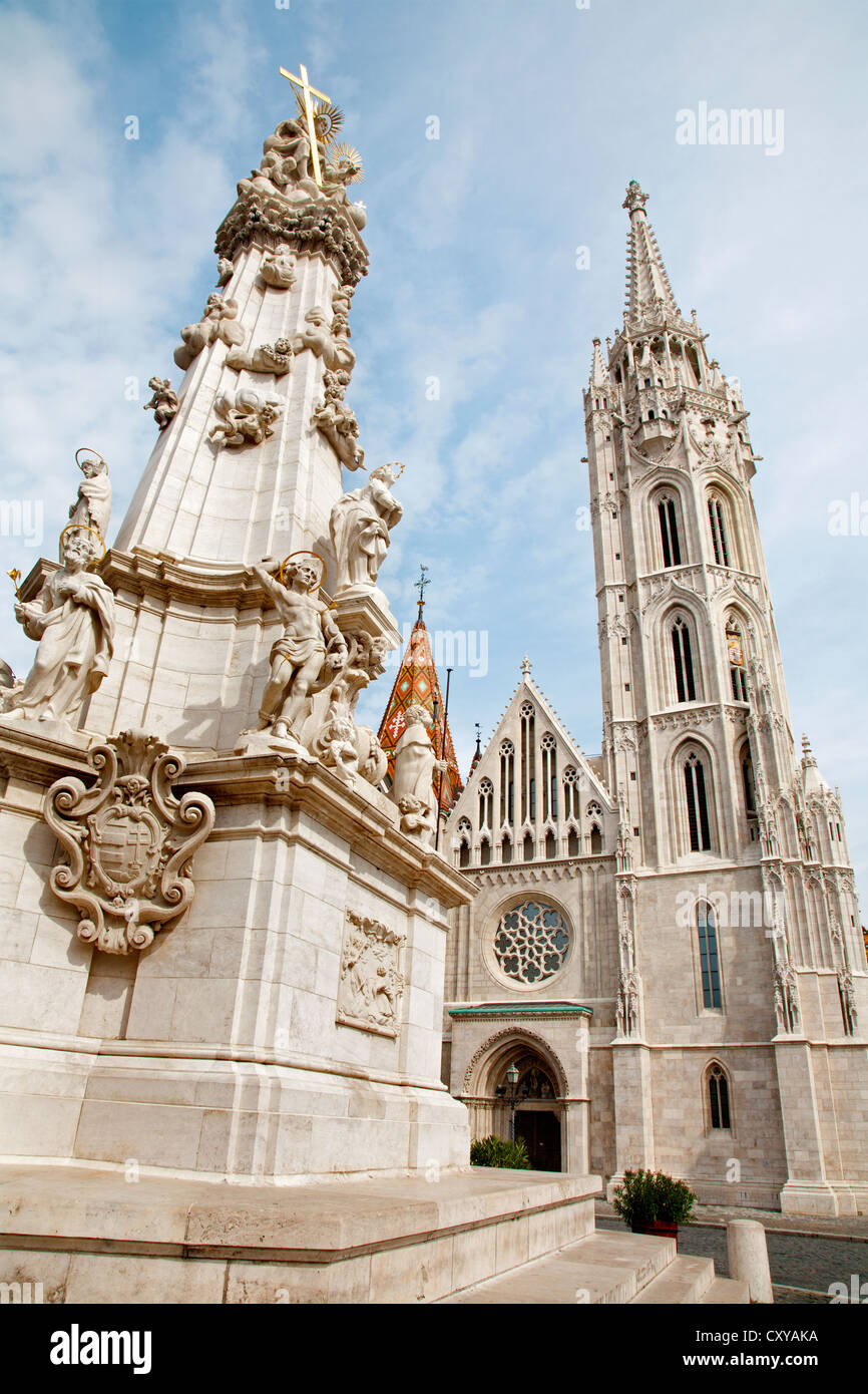 Budapest - St. Matthäus gotischen Kathedrale und barocke Dreifaltigkeitssäule Stockfoto