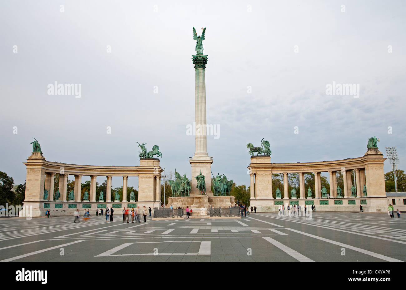 BUDAPEST - 22 SEPTEMBER: Das Millennium-Denkmal in Heldenplatz am 22. September 2012 in Budapest. Stockfoto