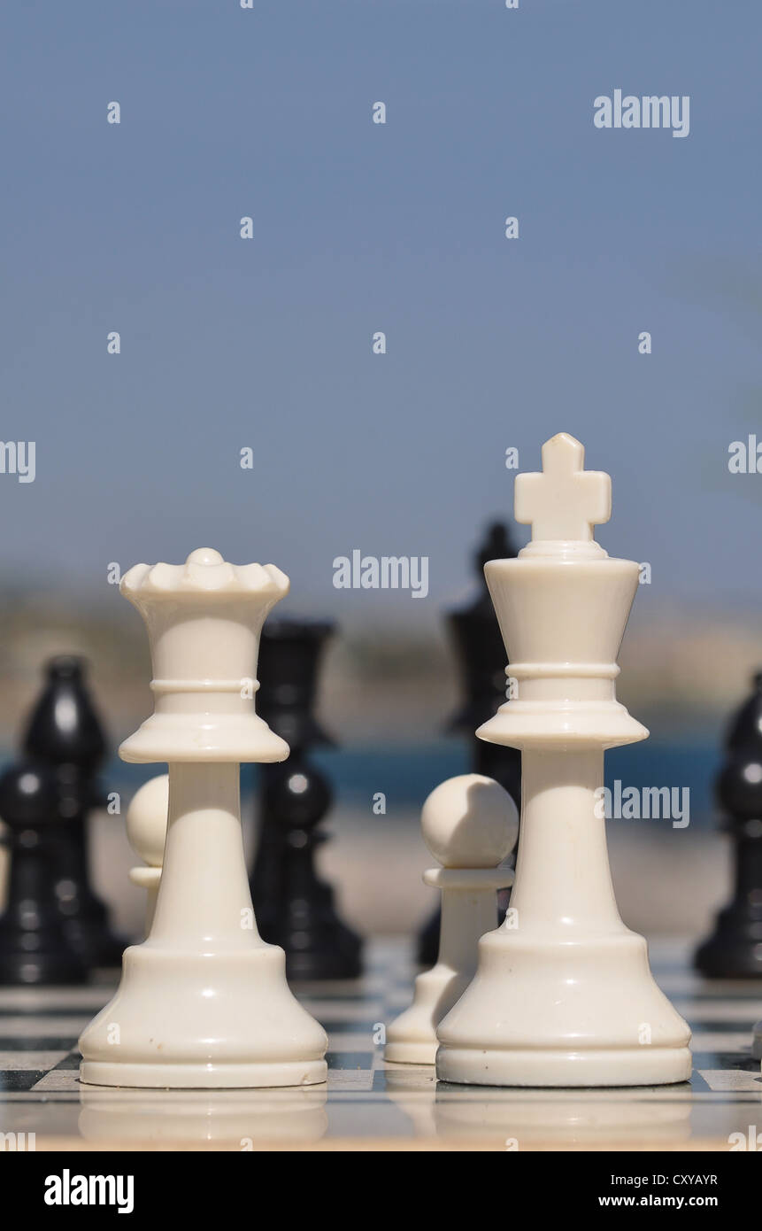 Schachfiguren, weißen König und Königin Stockfoto