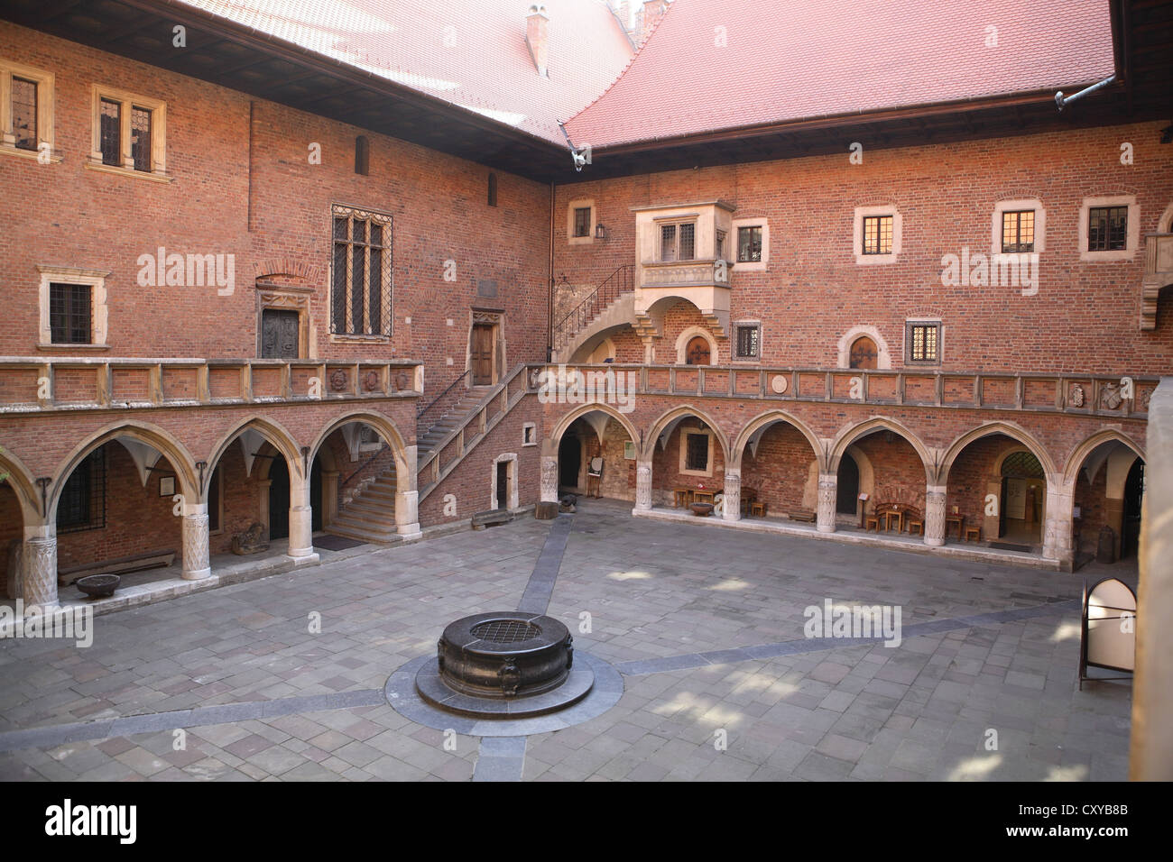 Innenhof des alten Hauptgebäudes, Collegium Maius, große College-Jagiellonen-Universität, Uniwersytet Jagiellonski Krakau Stockfoto