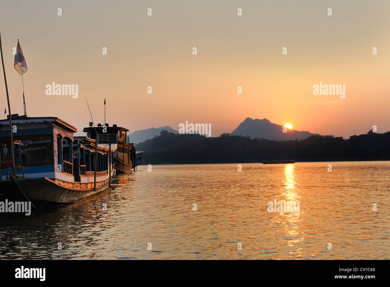 Sonnenuntergang auf dem Mekong, Luang Prabang, Laos, Südostasien Stockfoto