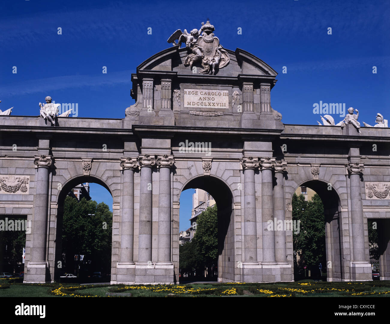 Spanien. Madrid. Puerta de Alcalá. König Carlos III Denkmal. Stockfoto