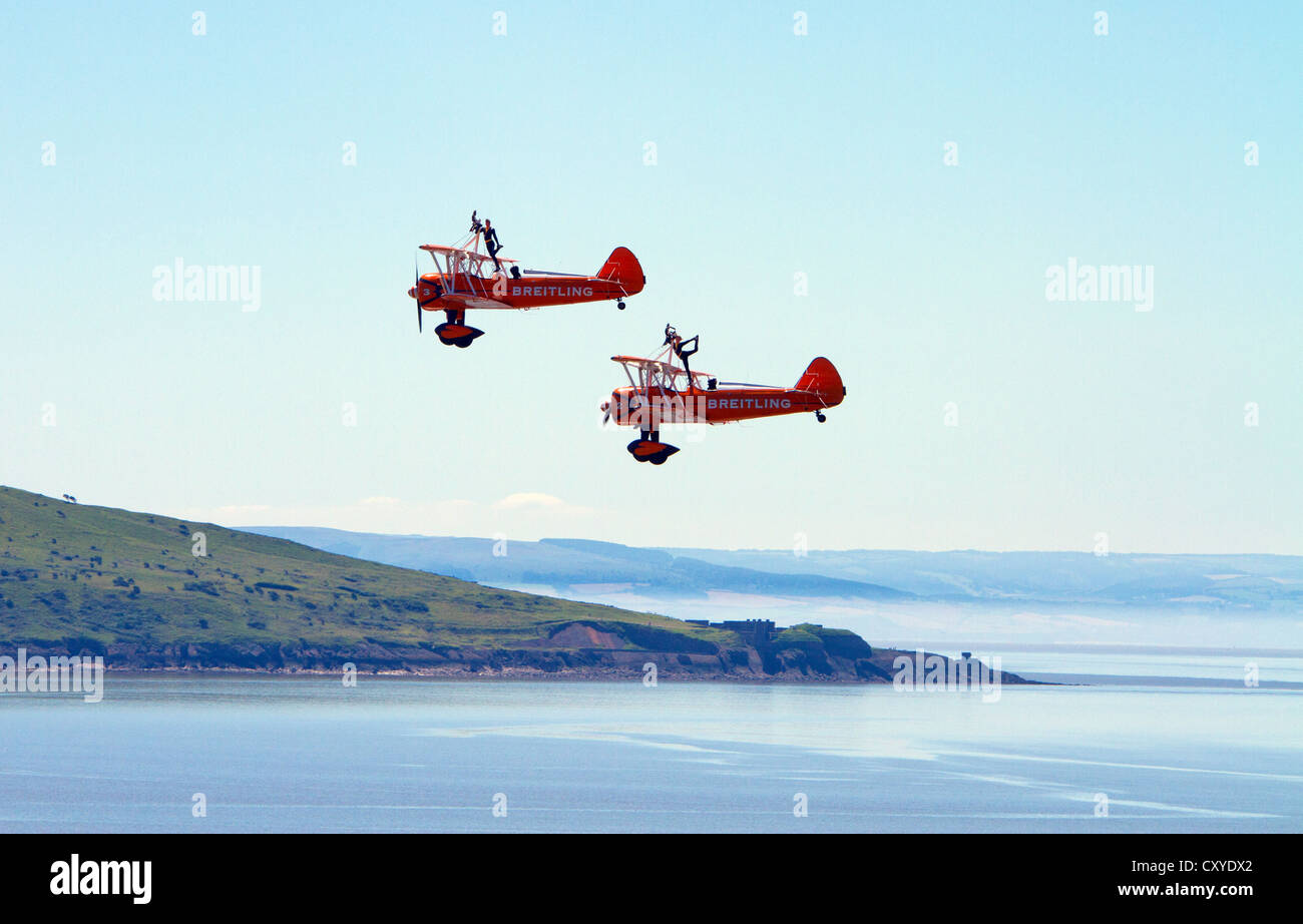 Breitling Wingwalkers und Doppeldecker auf Grand Pier Air Show in Weston-super-Mare auf Dienstag, 24. Juli 2012 Stockfoto