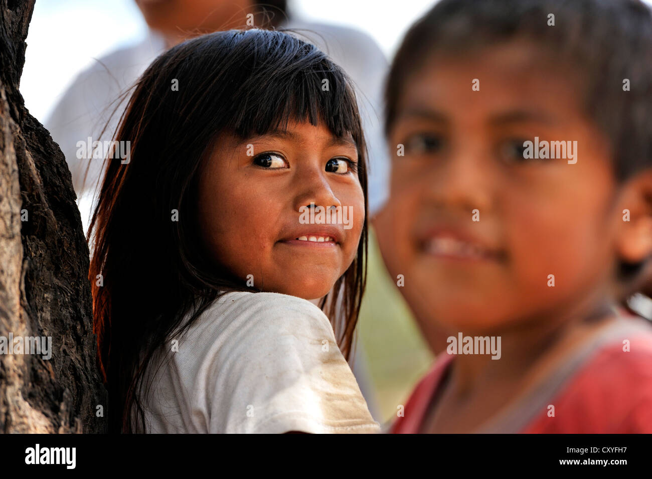 Kinder, Porträts, Dorf von den Einheimischen Wichi Menschen, Comunidad Tres Pocos, Formosa Provinz, Argentinien, Südamerika Stockfoto