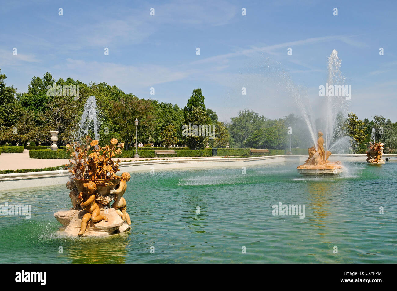 Brunnen mit Skulptur, Jardin De La Isla, Royal Park, Botanischer Garten, Aranjuez, Spanien, Europa Stockfoto