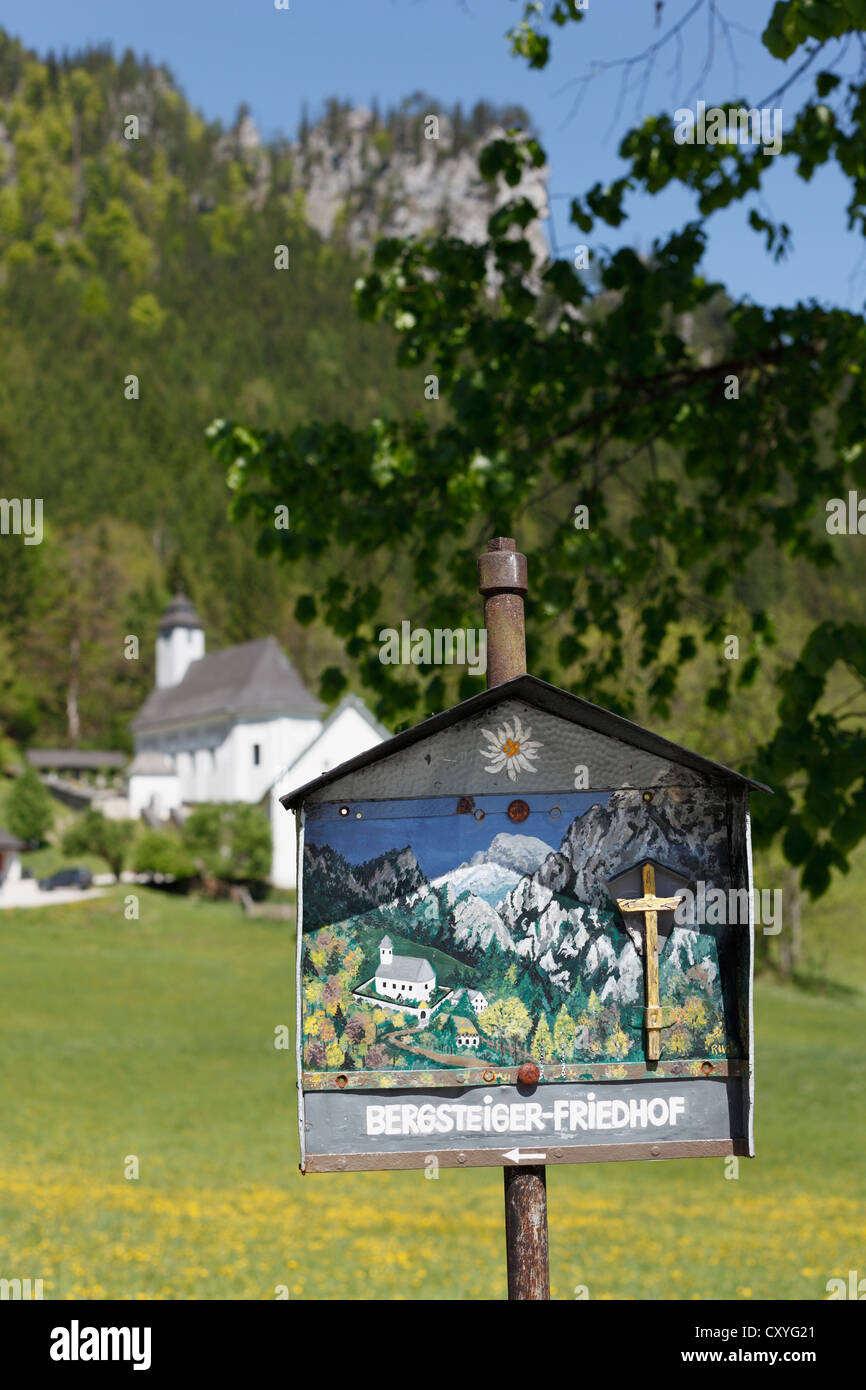 Schild des Weg, um die Bergsteiger-Friedhof in Johnsbach Gesäuse Region, Ennstaler Alpen, Obersteiermark, Steiermark Stockfoto