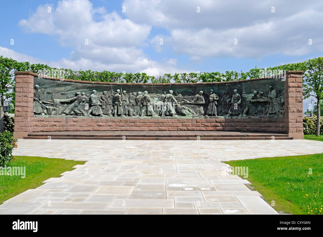 Tiegelgussdenkmal, monumentale Relief von Artur Hoffmann, Darstellung der Arbeiter, die Stahlerzeugung, ThyssenKrupp, Thyssen Krupp Stockfoto