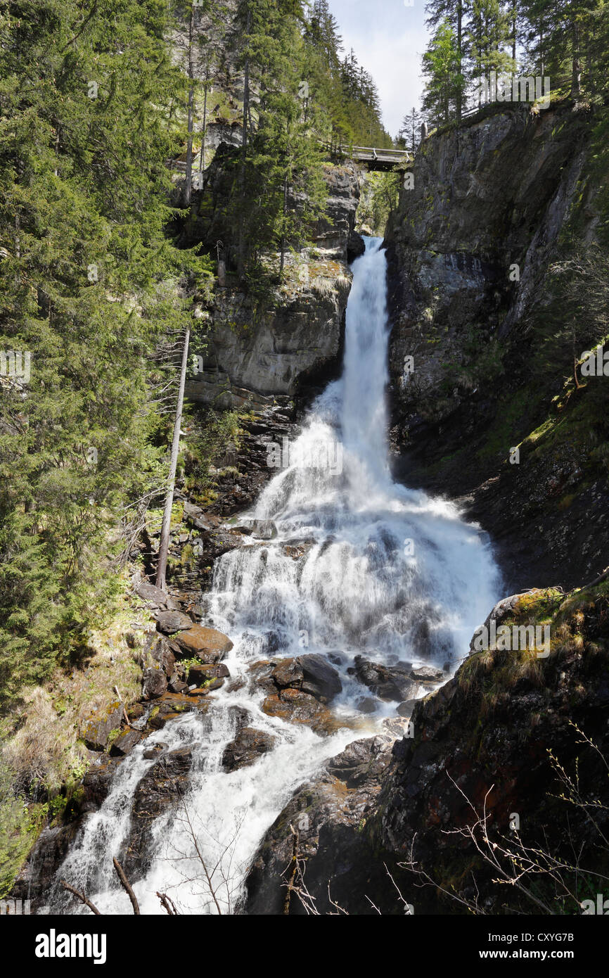 Großer Wasserfall des Baches Riesach, Riesach fällt, Naturpark Soelktaeler, Schladming Tauern Berge, Obersteiermark, Steiermark Stockfoto