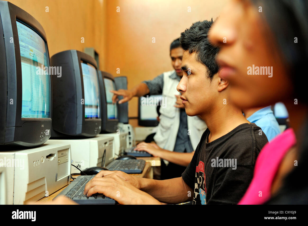 Computer Science-Klasse, Schule Escuela Ceiba, Lomas de Santa Faz Slum, Guatemala City, Guatemala, Mittelamerika Stockfoto