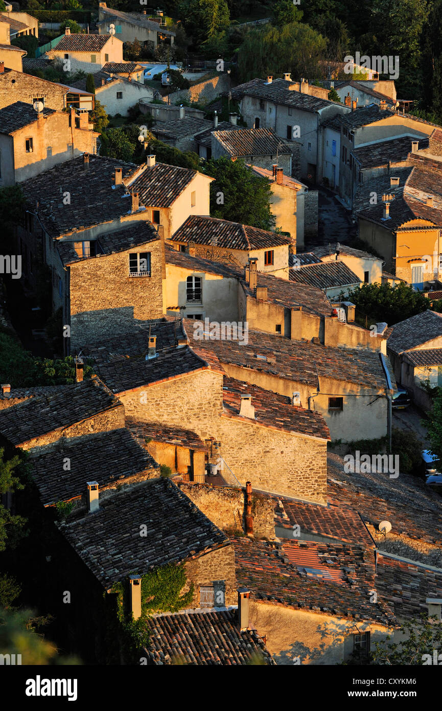 Häuser im Dorf Saignon, Département Vaucluse, Provence-Alpes-Côte d Azur Region, Frankreich, Europa Stockfoto