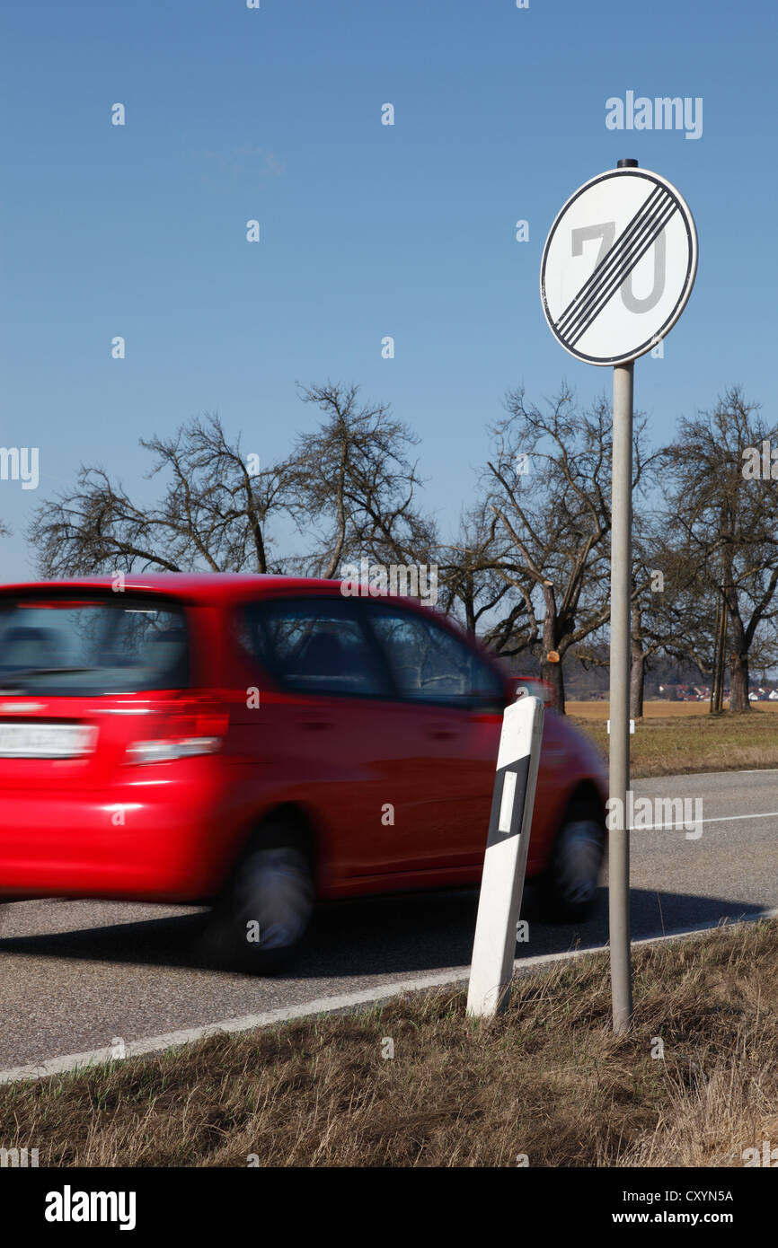 Verkehrszeichen, Ende der 70 km/h Höchstgeschwindigkeit zone Stockfoto