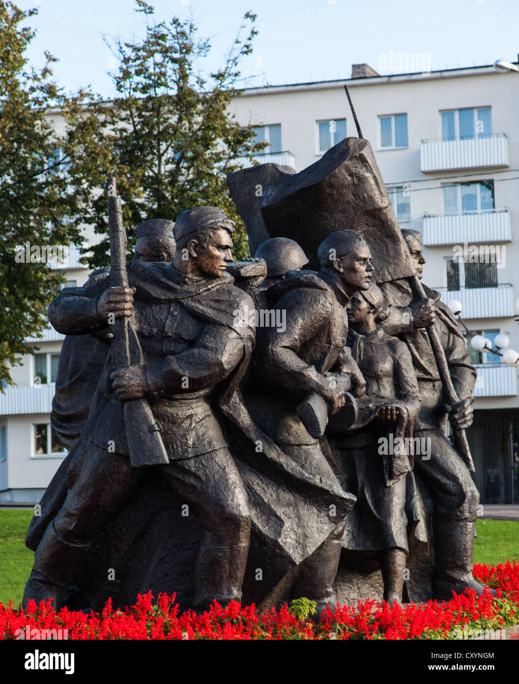 Eine heroische Statue am Kriegerdenkmal in Witebsk aus der Sowjetzeit. Sie gedenken der gefallenen im großen Vaterländischen Krieg. Stockfoto