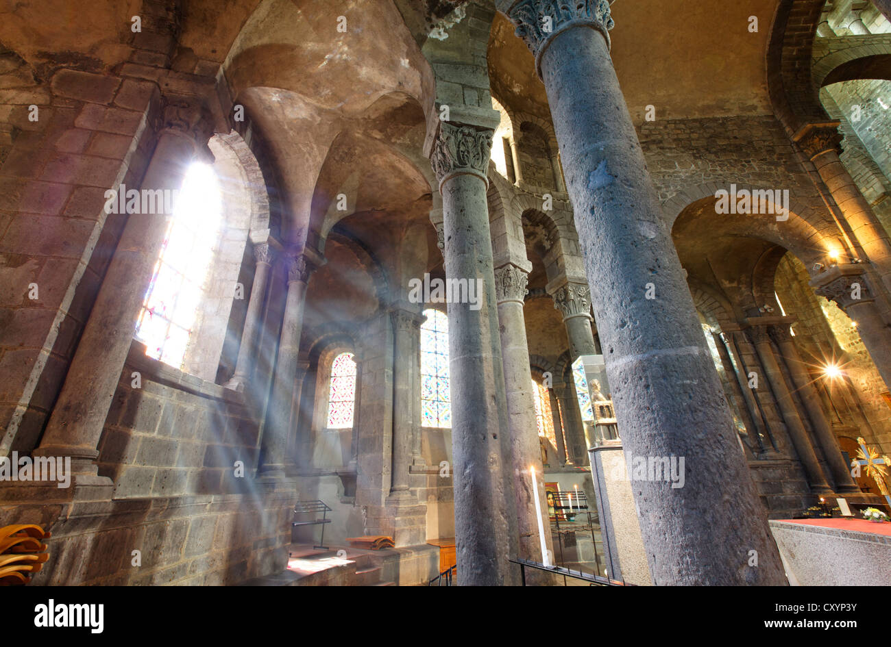 Notre Dame, romanische Kirche, Orcival, Puy de Dome, Frankreich, Europa Stockfoto