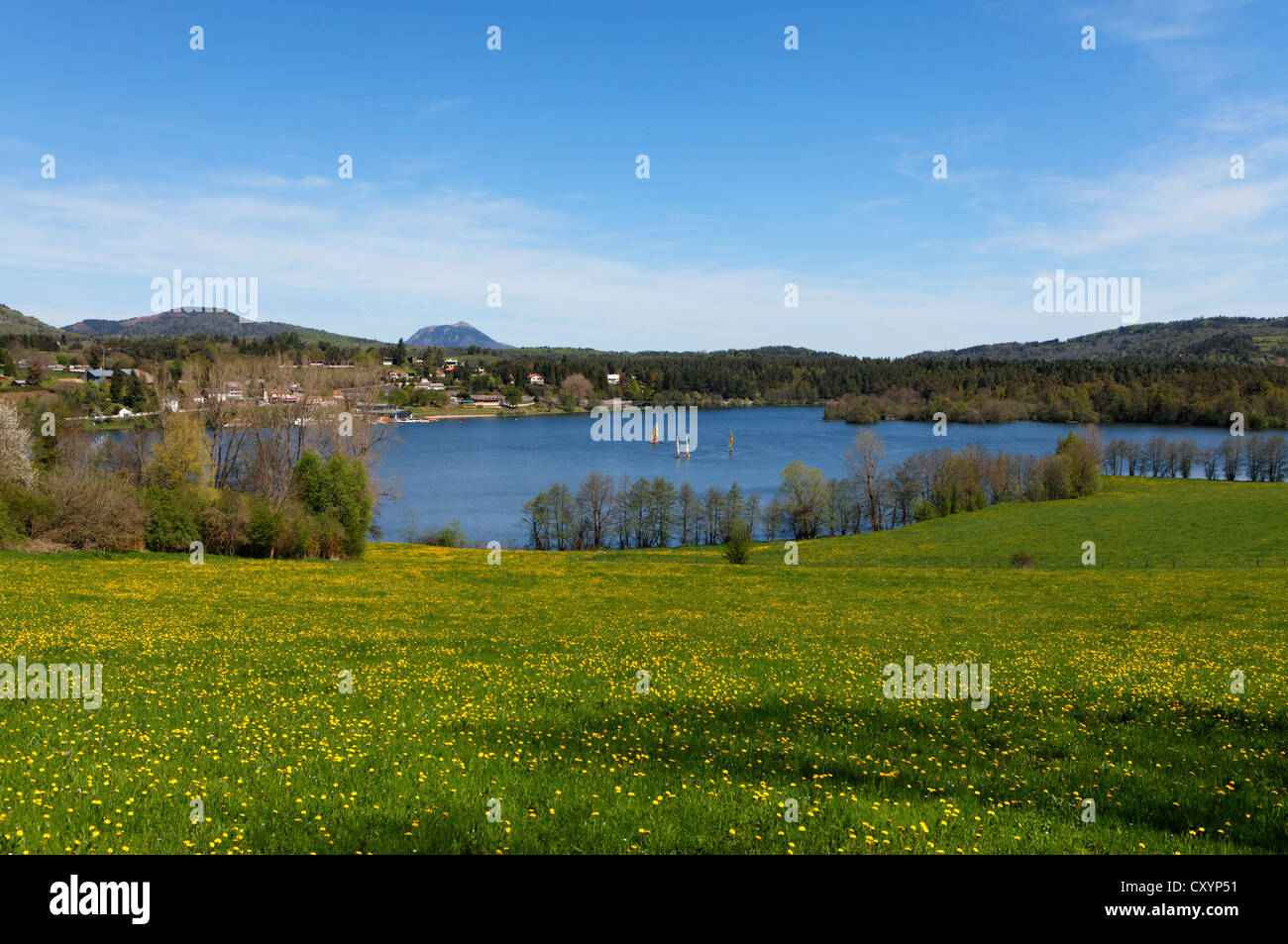 See von Aydat, Parc Naturel Regional des Vulkane d ' Auvergne, Auvergne Vulkane Naturpark, Puy de Dome, Frankreich Stockfoto