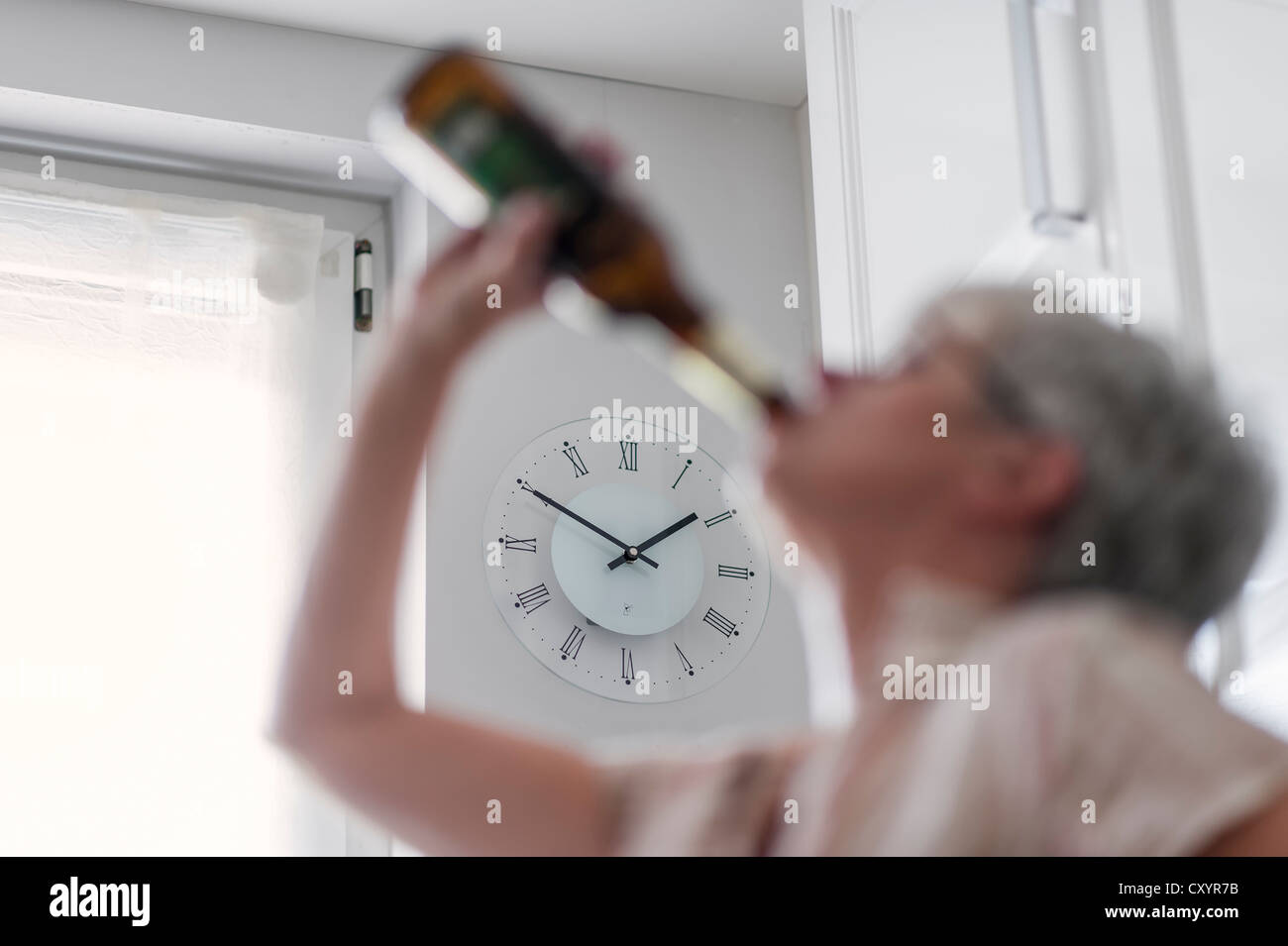 Seniors Old Beer Women Pensioners Retirement Stockfotos und -bilder