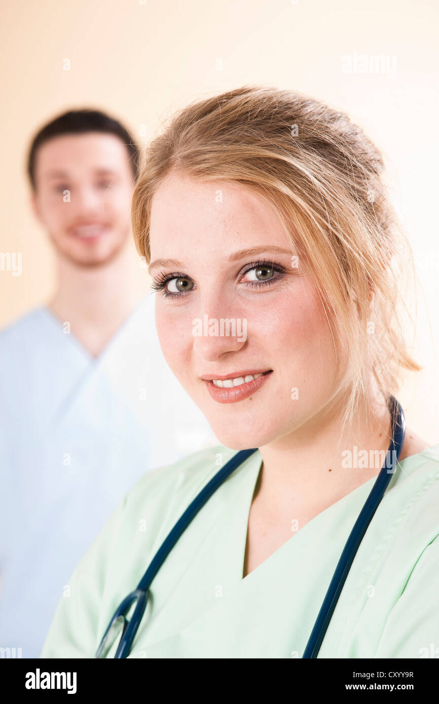 Männlichen und weiblichen Krankenschwestern Stockfoto