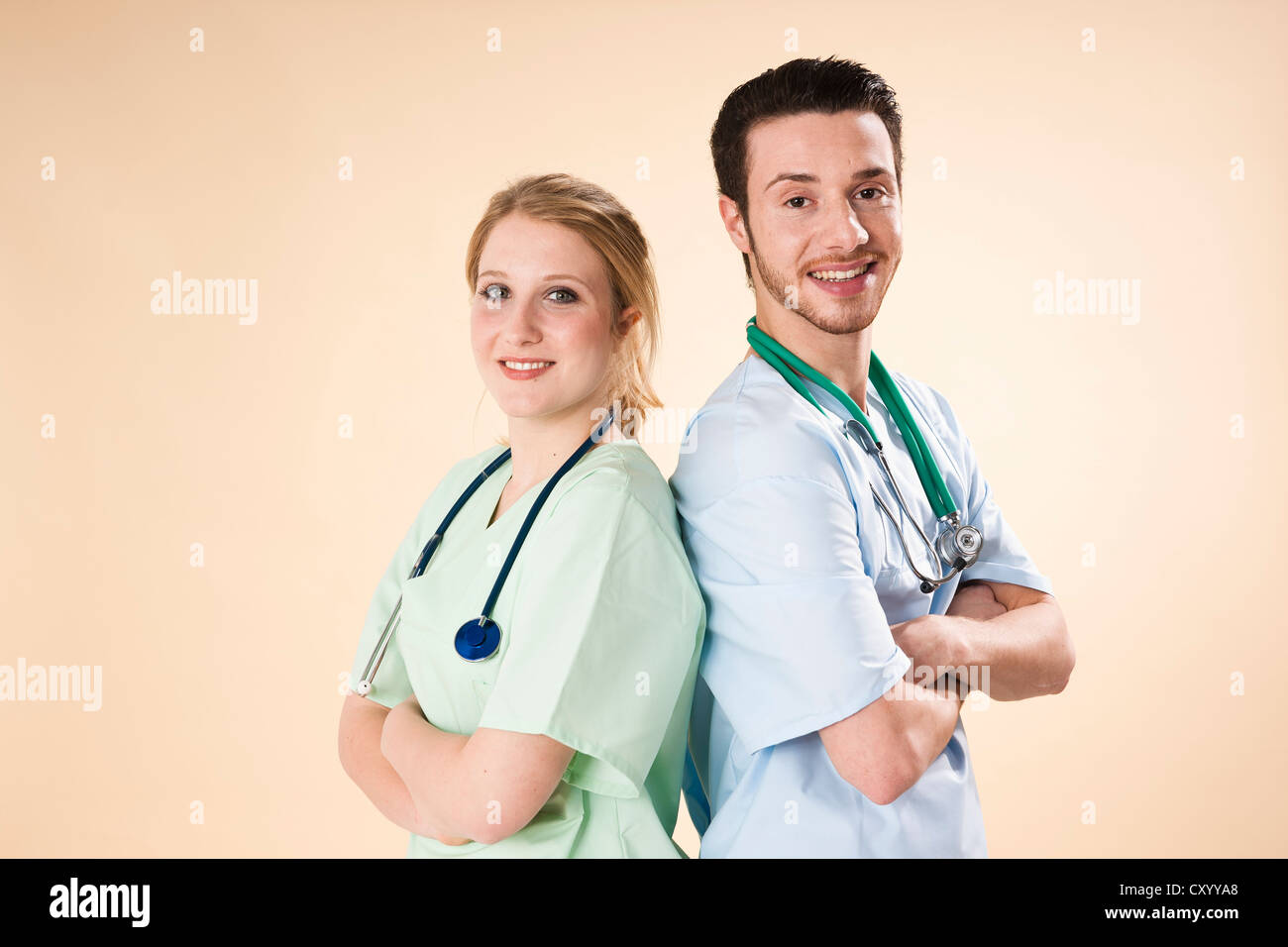 Männlichen und weiblichen Krankenschwestern Stockfoto