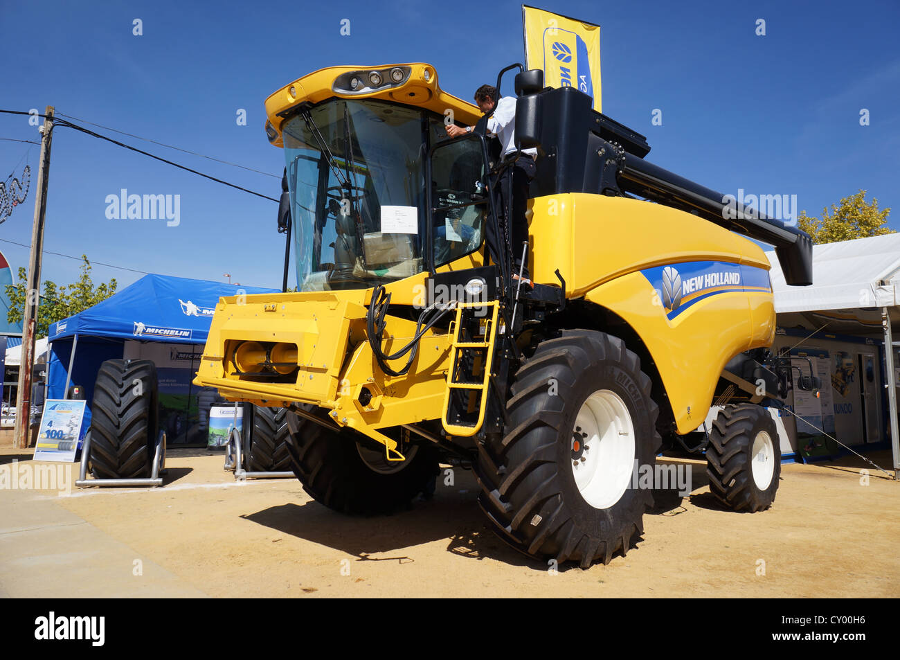 die fairen internationalen Agro-industrielle Tierschau, Transport Oldtimer Traktoren am Jahrmarkt in Zafra, Spanien Stockfoto