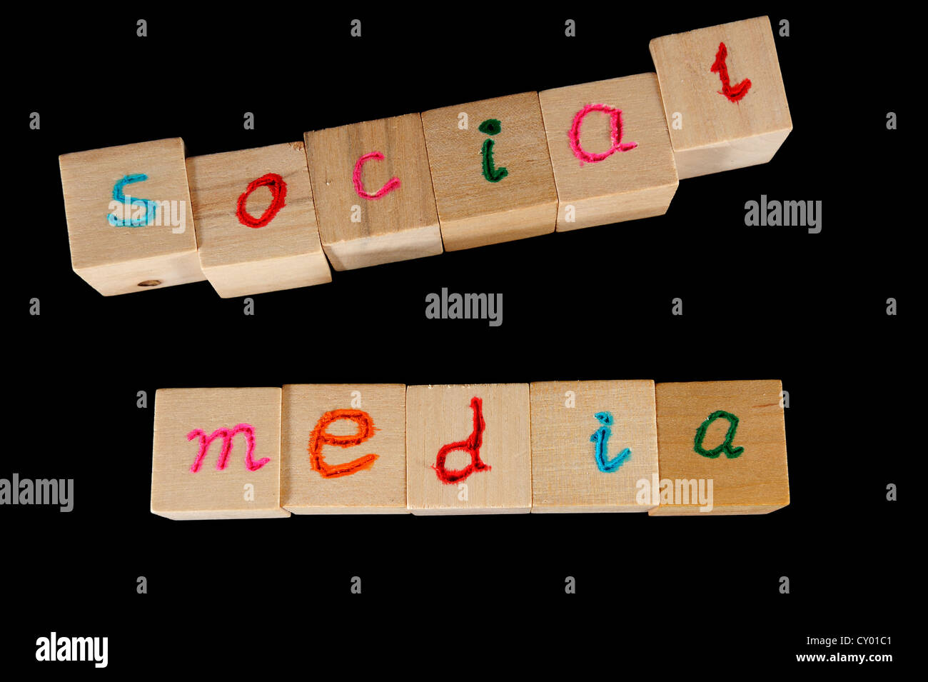 Social-Media-Wörter auf Gruppe von Holzwürfel Stockfoto