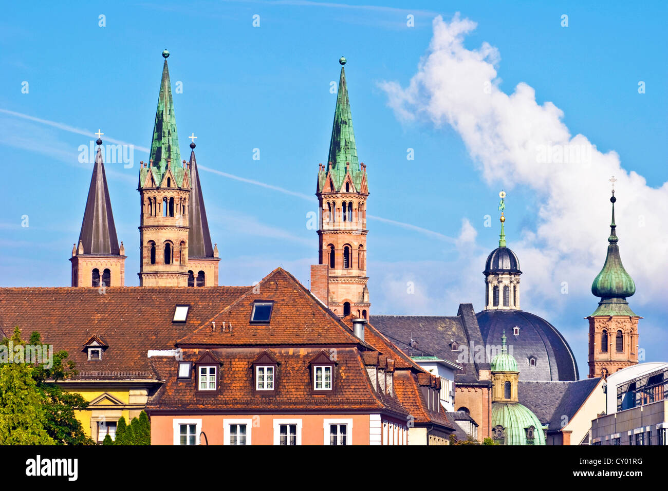 Würzburg, Bayern, Deutschland-Skyline-Blick auf die Stadt Würzburg mit ihrer Kathedrale (Dom) und Neumünster Kirche Stockfoto
