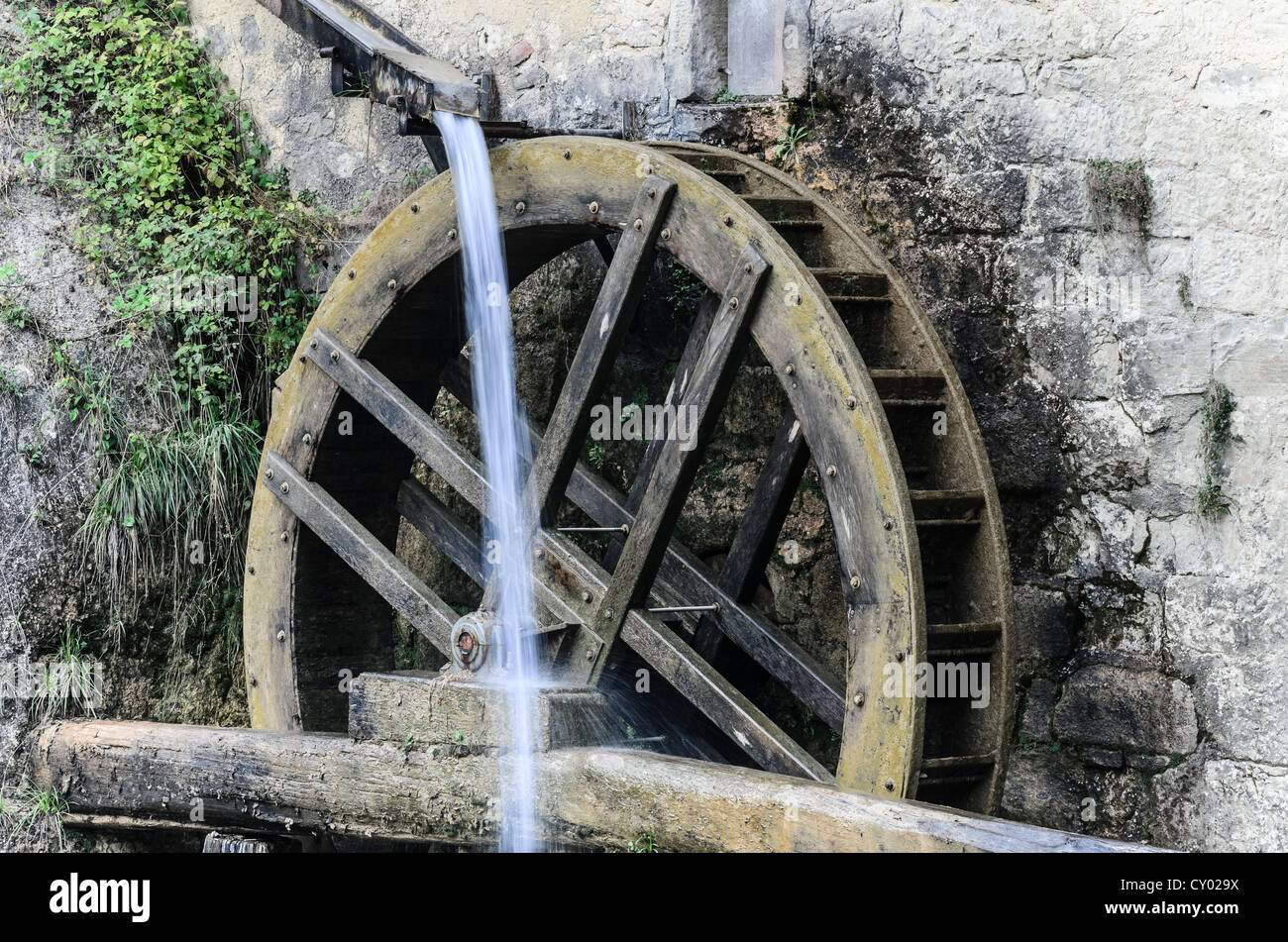 Wasserrad der Mühle Mulinetto della Croda, Restaurant, Nord-Italien, Europa Stockfoto
